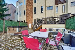 Mtn-view Gem w/ Deck & Hot Tub in Tannersville