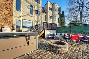 Mtn-view Gem w/ Deck & Hot Tub in Tannersville