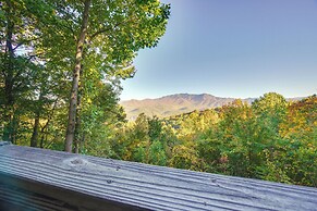 Cozy Gatlinburg Cabin w/ Hot Tub & Mountain Views!