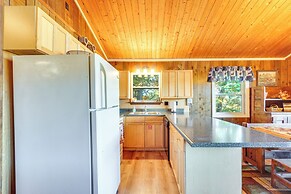 Cozy Gatlinburg Cabin w/ Hot Tub & Mountain Views!