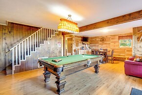 Cozy Gatlinburg Cabin w/ Hot Tub & Mountain Views!