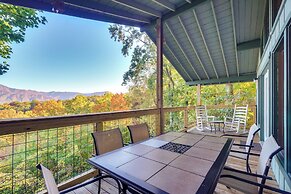 Cozy Gatlinburg Cabin w/ Hot Tub & Mountain Views!