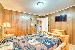 Cozy Gatlinburg Cabin w/ Hot Tub & Mountain Views!