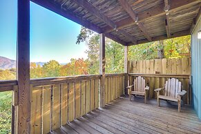 Cozy Gatlinburg Cabin w/ Hot Tub & Mountain Views!