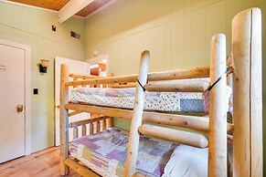 Cozy Gatlinburg Cabin w/ Hot Tub & Mountain Views!