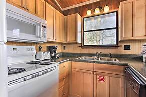 Cozy Gatlinburg Cabin w/ Hot Tub & Mountain Views!