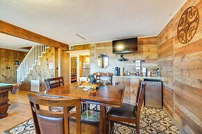 Cozy Gatlinburg Cabin w/ Hot Tub & Mountain Views!