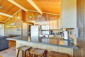 Cozy Gatlinburg Cabin w/ Hot Tub & Mountain Views!