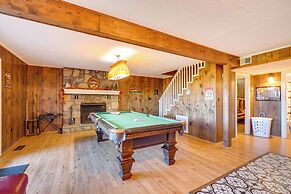 Cozy Gatlinburg Cabin w/ Hot Tub & Mountain Views!
