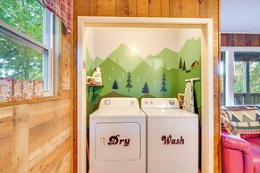 Cozy Gatlinburg Cabin w/ Hot Tub & Mountain Views!