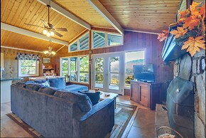 Cozy Gatlinburg Cabin w/ Hot Tub & Mountain Views!