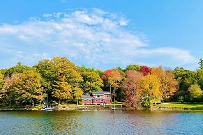 Cozy Castleton Cabin With Fire Pit + Water Access!