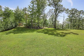 'the Glabin: Garrison Gem w/ Hot Tub & Fire Pit