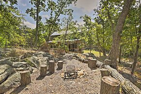 'the Glabin: Garrison Gem w/ Hot Tub & Fire Pit