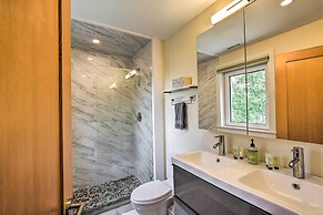 'the Glabin: Garrison Gem w/ Hot Tub & Fire Pit