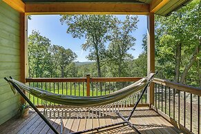 'the Glabin: Garrison Gem w/ Hot Tub & Fire Pit