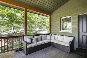 'the Glabin: Garrison Gem w/ Hot Tub & Fire Pit