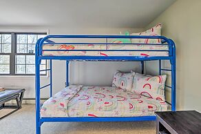 Poconos Cottage w/ Sauna ~ 10 Mi to Camelback!