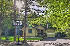 Poconos Cottage w/ Sauna ~ 10 Mi to Camelback!