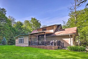 Poconos Cottage w/ Sauna ~ 10 Mi to Camelback!