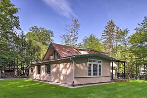 Poconos Cottage w/ Sauna ~ 10 Mi to Camelback!