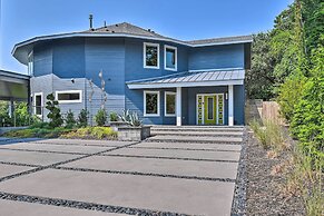 Southern Shores Retreat w/ Expansive Outdoor Space