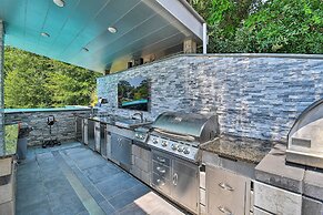 Southern Shores Retreat w/ Expansive Outdoor Space