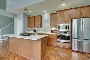 Spacious Eado Getaway < 1 Mi to Toyota Center!