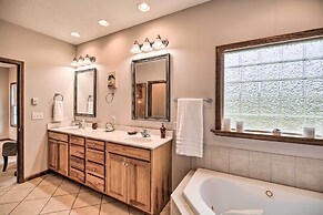 Pet-friendly Abingdon Abode w/ Yard & Grill!