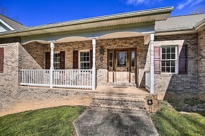 Pet-friendly Abingdon Abode w/ Yard & Grill!