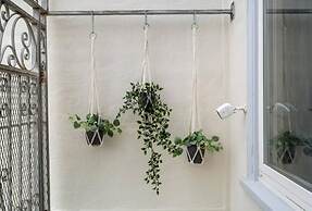 Stunning 2 Bedroom 1 Bath Home near BART