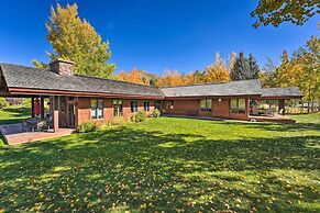 Unique Mountain Escape w/ 2 Decks < 2 Mi to Skiing