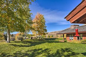 Unique Mountain Escape w/ 2 Decks < 2 Mi to Skiing