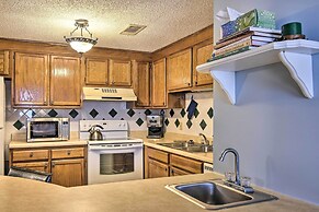 < 4 Mi to Sugar Mountain Resort: Condo w/ Balcony