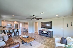 Walk to Downtown: Gilbert Home w/ Fire Pit!