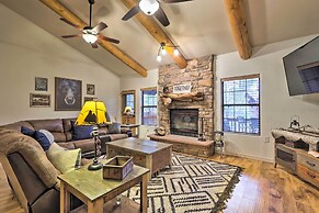 Pinetop Escape: Charming Mountain Condo w/ Balcony