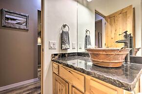 Pinetop Escape: Charming Mountain Condo w/ Balcony