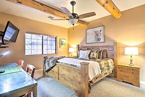 Pinetop Escape: Charming Mountain Condo w/ Balcony