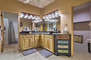 Pinetop Escape: Charming Mountain Condo w/ Balcony