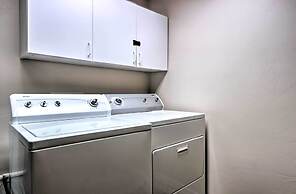 Pinetop Escape: Charming Mountain Condo w/ Balcony