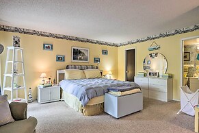 < 1 Mi to the Lake: Osage Beach Home w/ Deck