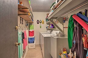 < 1 Mi to the Lake: Osage Beach Home w/ Deck