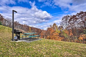 Mountaintop Gatlinburg Condo w/ Community Pool
