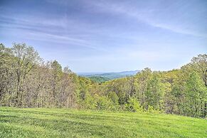 Mountaintop Gatlinburg Condo w/ Community Pool