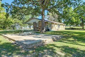 'the Old Parsonage' Pindall House w/ Patio!