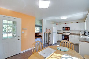 'the Old Parsonage' Pindall House w/ Patio!