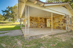 'the Old Parsonage' Pindall House w/ Patio!