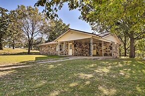 'the Old Parsonage' Pindall House w/ Patio!