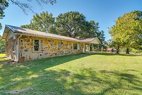 'the Old Parsonage' Pindall House w/ Patio!