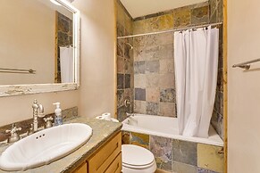 'burning Sky Lodge': Private Hot Tub & Ski-in/out